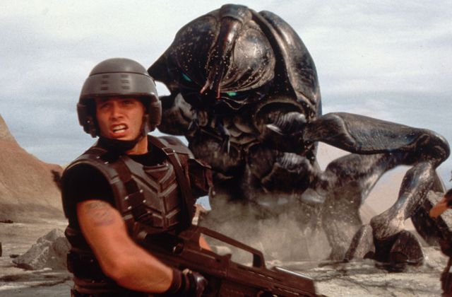 À revoir ou à découvrir ce dimanche soir sur ARTE : Starship Troopers, de Paul Verhoeven.