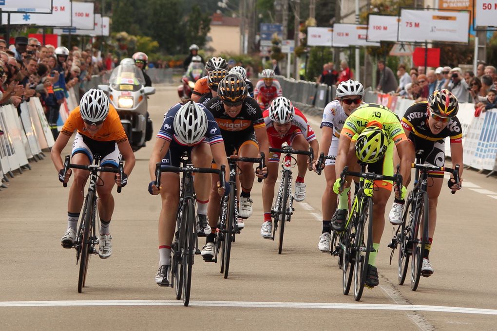 Crédit-Photos Jean-Marc Hecquet

Victoire française, c’est fait grâce à Audrey Cordon !
Vainqueur d’étape : Audrey Cordon (France) 
Leader du Général : Lichtenberg Hausler (Giant Shimano) 
Meilleure jeune : Sabrina Stultiens (Pays Bas