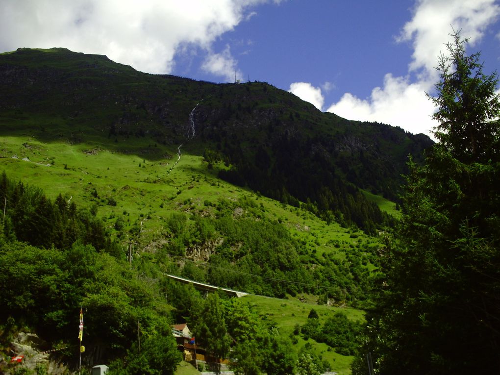 DIAPORAMA 65 PHOTOS - LES ALENTOURS DE LA MONTÉE DU GOTHARD...............