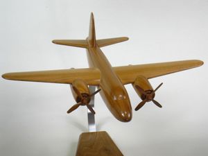 Martin B-26 Marauder (échelle : 1/62°, bois : prunus, merisier)