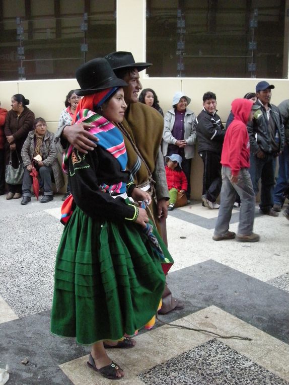 Virgen de la Candelaria : Danses autochtones
Islas Uros
Puno, ville à 3800 mètres d'altitude