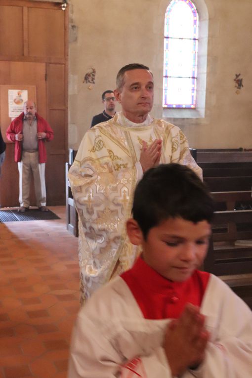 Sainte Messe de la Transfiguration au cours de laquelle a eu lieu le Baptême de Elya, l'enfant miracle de Alan et Cyrielle