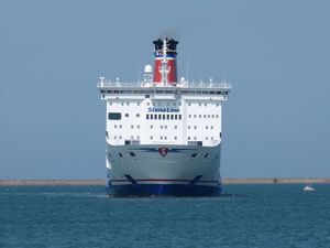 Manoeuvre du nouveau ferry de Stena dans le port de Cherbourg - photos Quentin Lepetit