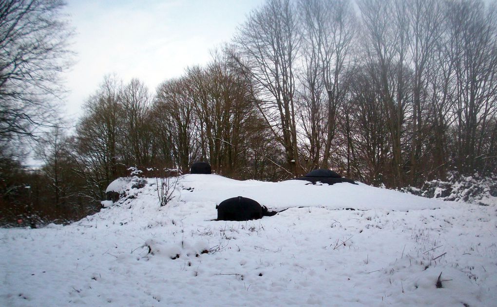 Mariangela nous a ramené non seulement des photos de la caravane de l'espoir quittant Hestroff mais aussi une partie de la marche pour le téléthon en passant par le Fort aux Fresques jusqu'au pont "Hestroff-Hobling" puis retour au Vieux Lavoir