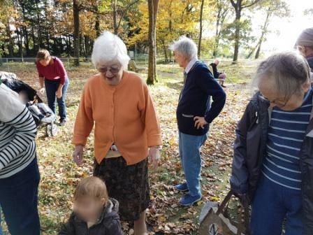 atelier motricité autour de l'automne dans le petit bois