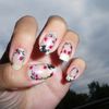 Nail art bucolique : chats et coquelicots