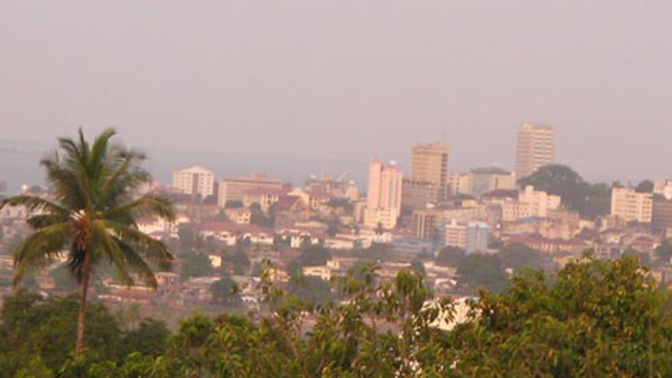 Sierra Leone: échange de tirs à Freetown et couvre-feu national