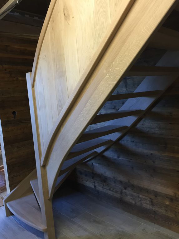 Escalier garde-corps en bois plein