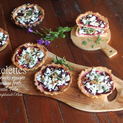 Tartelettes à la betterave rouge, fromage frais, aneth et féta