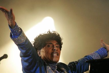 Little Richard, pionnier américain du rock and roll et interprète de "Tutti Frutti", est mort à l'âge de 87 ans francetvinfo.fr / 09.05.20)
