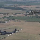 L'hélicoptère HH-60W s'entraine au combat aérien... contre un Mi-24D Hind !