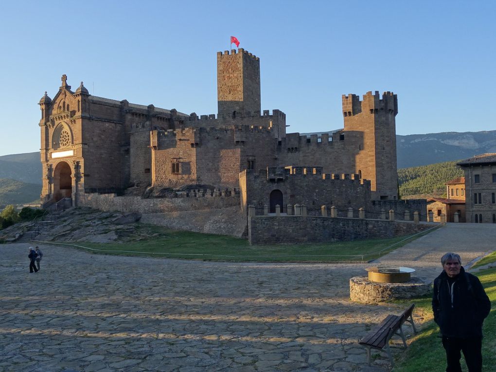 RONCEVEAUX : Collégiale, cloître, musée - Monastère de La LEYRE - Château de JAVIER