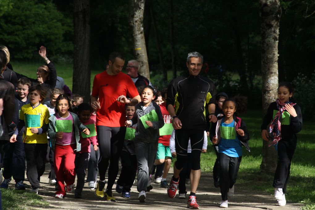 Vues du cross organisé par les parents et professionnels des écoles  Condorcet, avec l'appui du Centre socio-culturel du Tillay et de ses bénévoles, le 25 mai 2013.