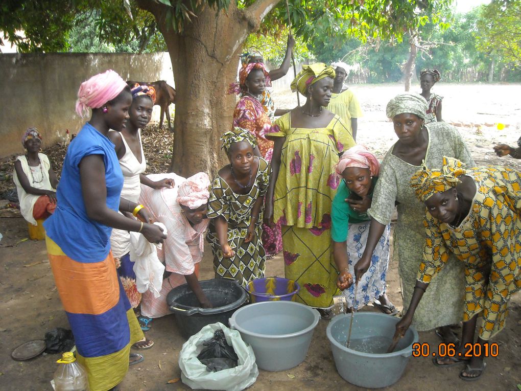 pour des activités génératrices de revenus:
- KUUBANAO:achat des tôles permettant de couvrir l'atelier boutique des Femmes du GIE JIRAAGAL
- Projet d'embouche ovine, MBONDY