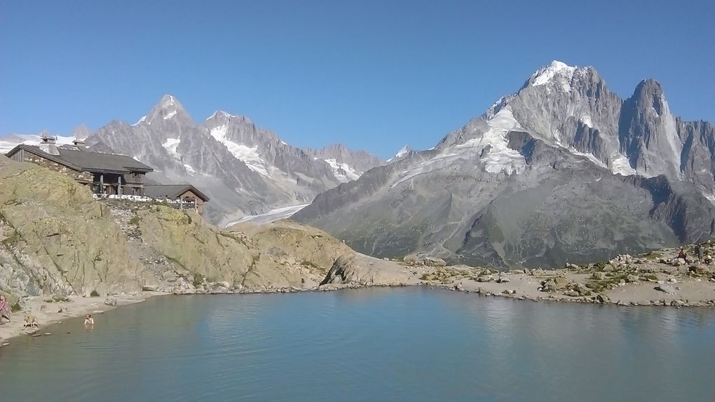 Le Lac Blanc et son refuge, belvédère SOMPTUEUX sur le Mt Blanc, l'aiguille Verte, les Drus, les Grandes Jorasses, les aiguilles de Chamonix, l'aiguille du Midi ...Diaporama !