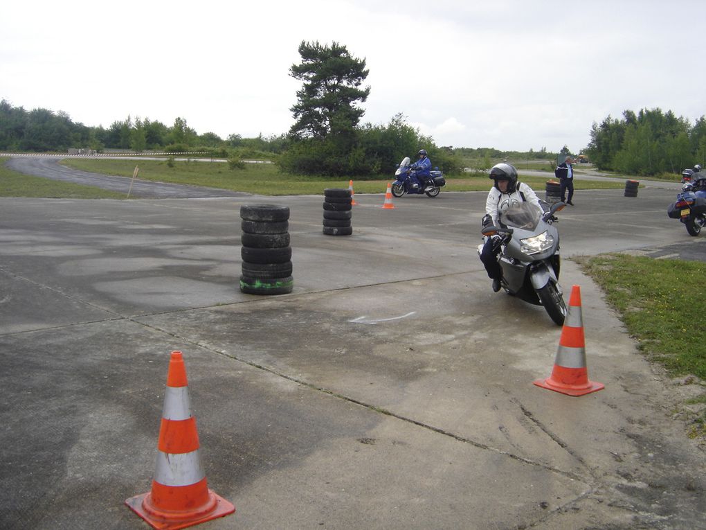 Les 20 et 21 juin, journées formation Moto avec les motards de la Gendarmerie Nationale de la Marne.L'amicale BMW Moto y était !!