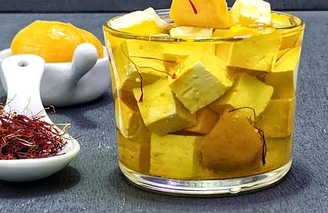 Feta de chèvre marinée au safran et au citron confit