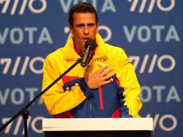 Capriles pide a sus partidarios levantarse y dejar la tristeza