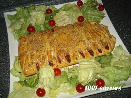 Pain tressé farci à la viande hachée, poivron et fromage