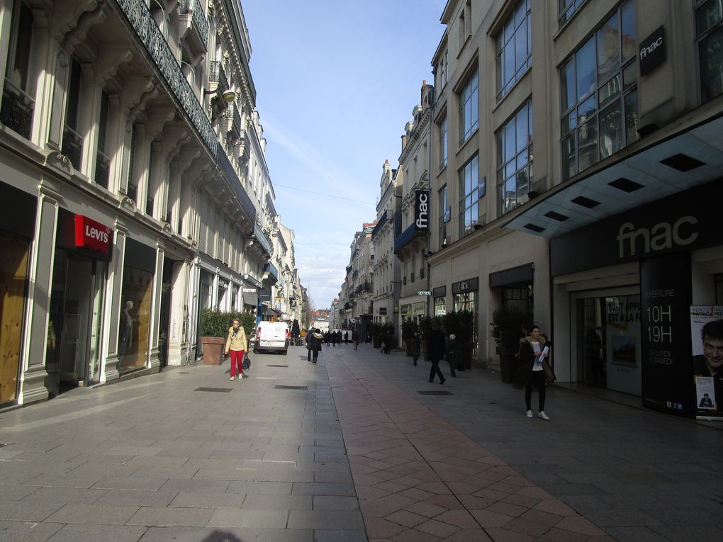 LA RUE LENEPVEU A ANGERS  DANS LES ANNEES 40