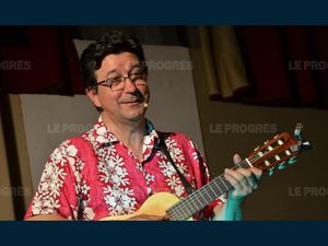 gil chovet, un auteur-compositeur interprète, guitariste de formation qui chante et écrit depuis 1988 en direction du jeune public