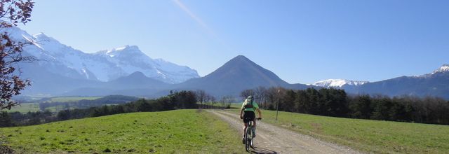 Tour du Ménil et Coteaux de Mens