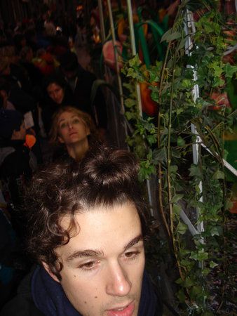 En grande partie le Carnaval 2007. Qui est une femme ou un homme?
Mystère, le problème dans ce genre de truc, c'est que ça dégénère vite