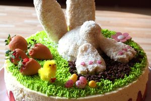 Lapin de Pâques fraisier à la crème diplomate