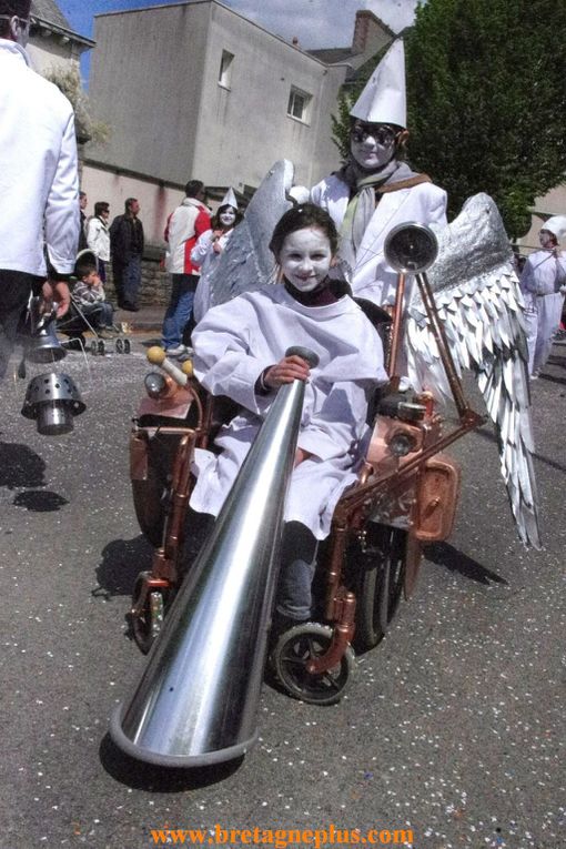 Ce dimanche 28 avril, le comité des carnavaliers de Ploërmel, organisaient le 87ème carnaval.