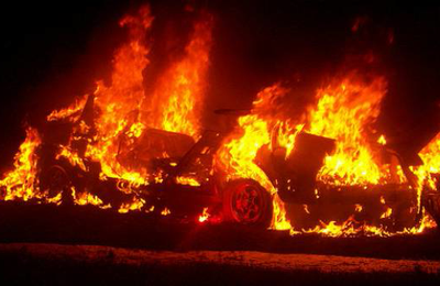 A Chypre, des hommes mettent le feu à la voiture d'un arbitre