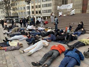 2012. Manifestations pour obtenir le déstockage du mercure