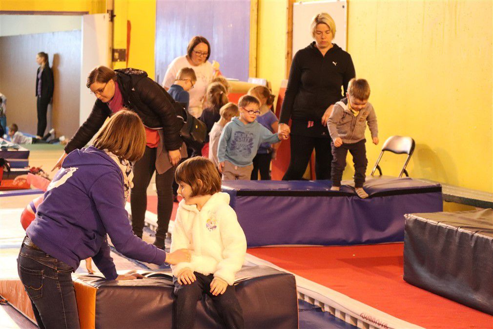 Rencontre sportive en maternelle