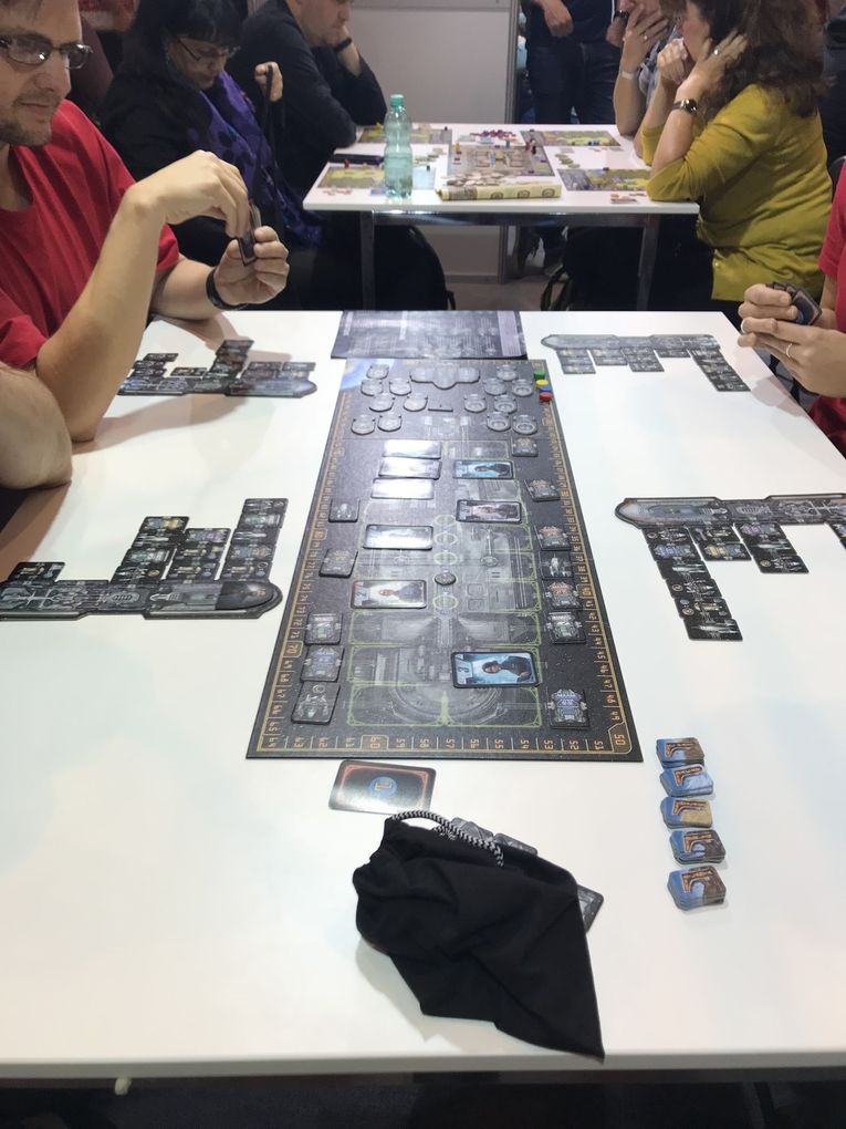 The Hexpanse mais c'est pas The Expanse, Rambo ....et Hunt for the ring ..Il y en a partout !