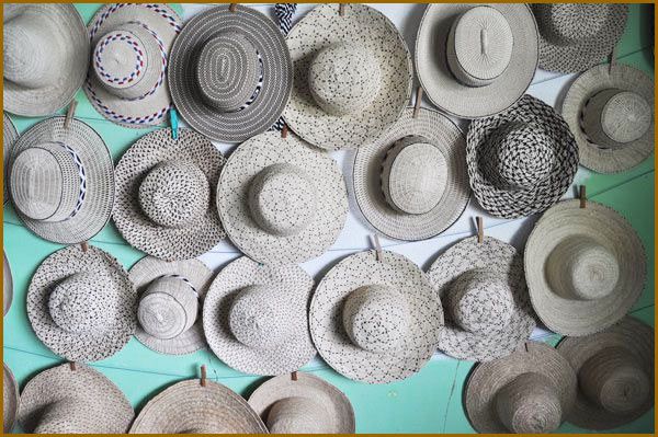 Différents modèle de « sombrero pintado » le chapeau traditionnel du Panama