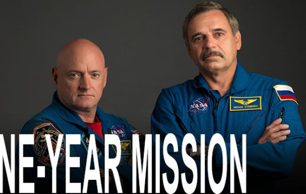 Ces deux hommes vont passer un an dans l'espace...