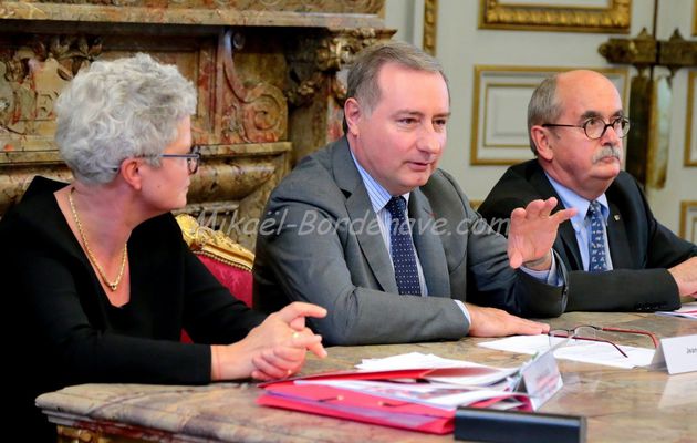 Conférence de presse pour les Festivité de fin d'année à Toulouse, avec Jean-Luc Moudenc et les partenaires, 24 novembre 2014.