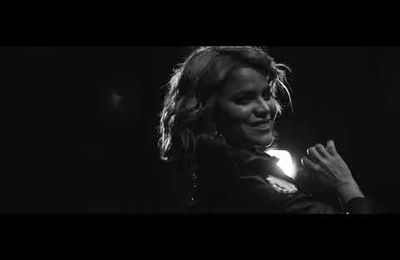 Adriana Lucía chante le célèbre vallenato La Custodia De Badillo de Rafael Escalona