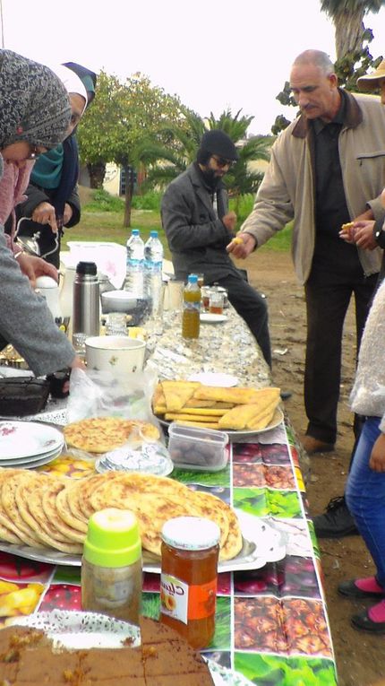 الفطور في اليوم السابع والثلاثين في ساحة البلدية 