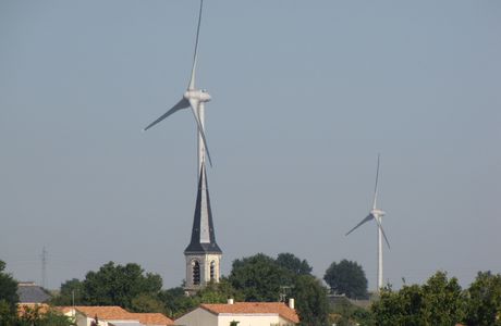 Eolienne grimpée sur le clocher...