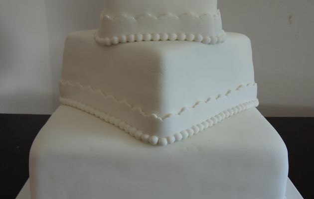 Wedding Cake 3 Etages Carre Le Sucre Gourmand