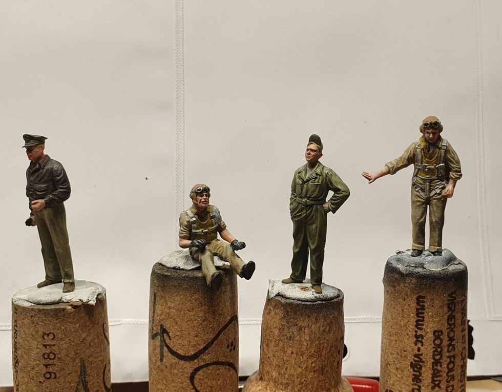 Figurines ICM prêtes pour un furur diorama. Echelle 1/48, les personnages seront parfaits avec un P51 ou P47! 
