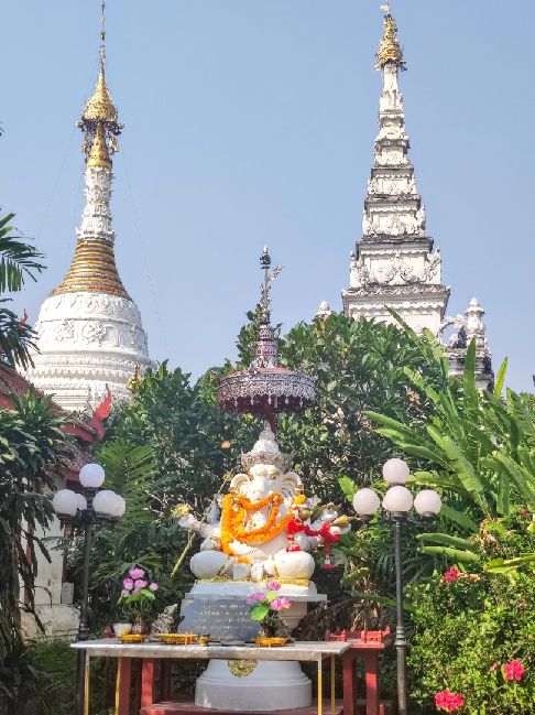 Thaïlande :  CHIANG MAI,  Festival des Fleurs, ses temples merveilleux, ses sources chaudes,....