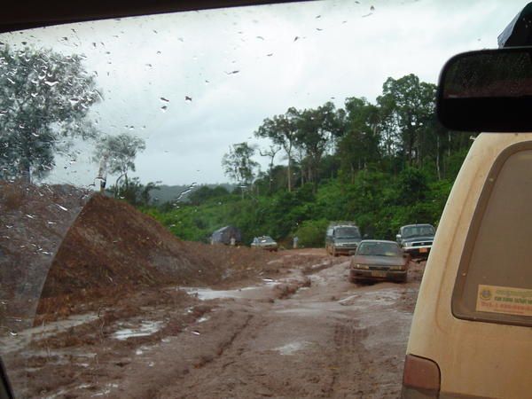 Très petit apperçu de notre été 2006 sur l'incroyable site d'angkor. Toujours les fameux marchés de Phnom Penh.Enfin Sihanoukville et ses plages desertes.