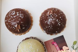 DOME CREME PATISSIERE CHOCOLAT BLANC/CHCOLAT LAIT MOUSSE CHOCOLAT