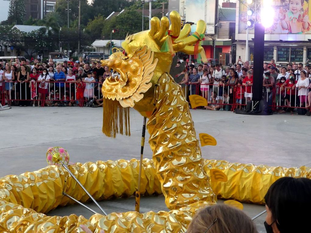 La parade du dragon pour le Nouvel An Chinois