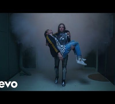 actu musique: Clip "Up All Night" : Beck se prend pour Wonder Woman avant l'album "Colors