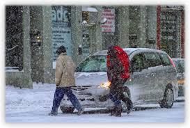 Il neige beaucoup en France...! préparez bien vos valises...