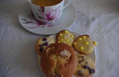 Muffins au nougat & cookies aux mimosas et violette