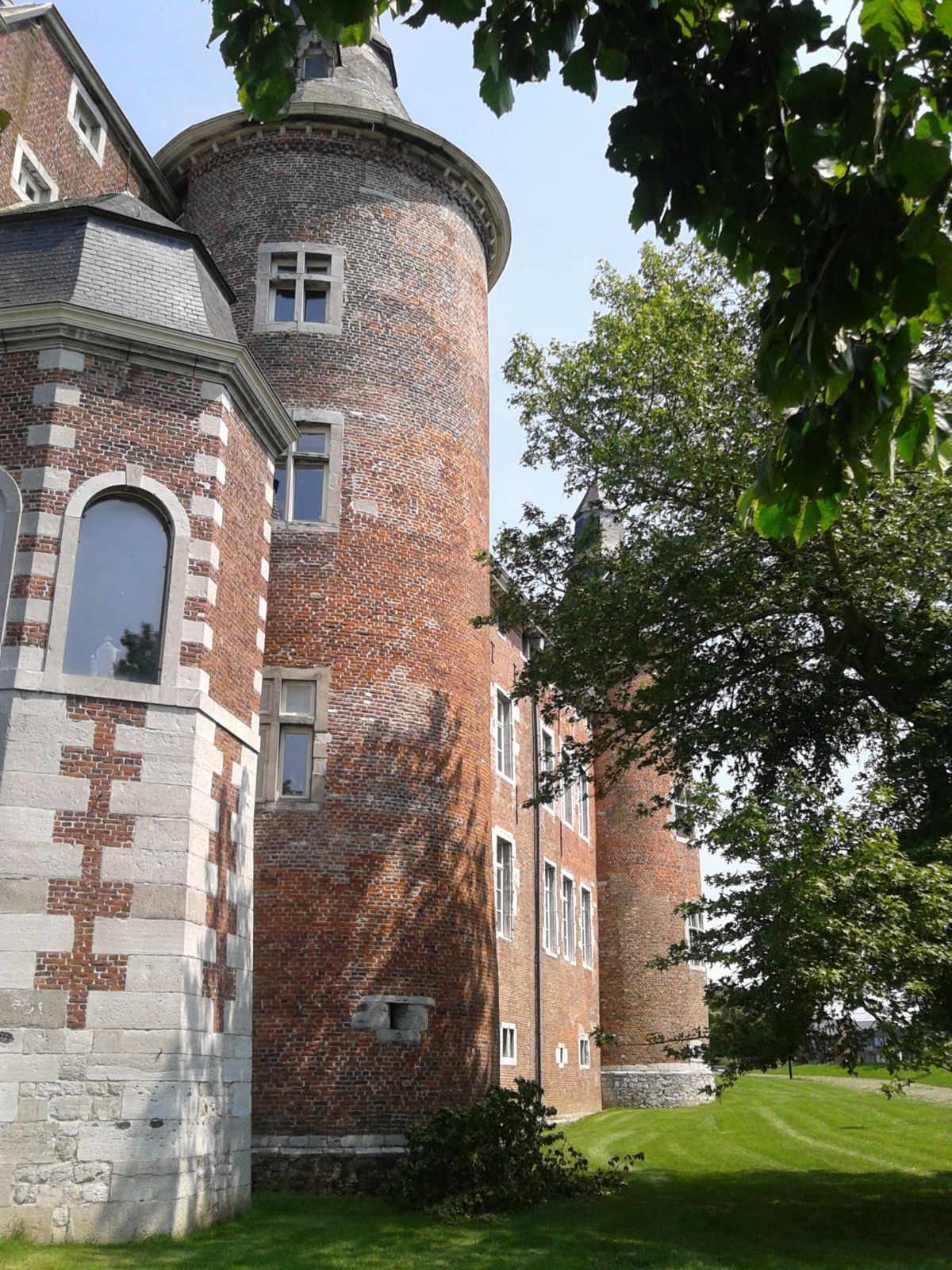 Chateau de Monceau sur Sambre