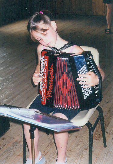 Quelques photos de mes débuts sur scène ou avec mes accordéons.